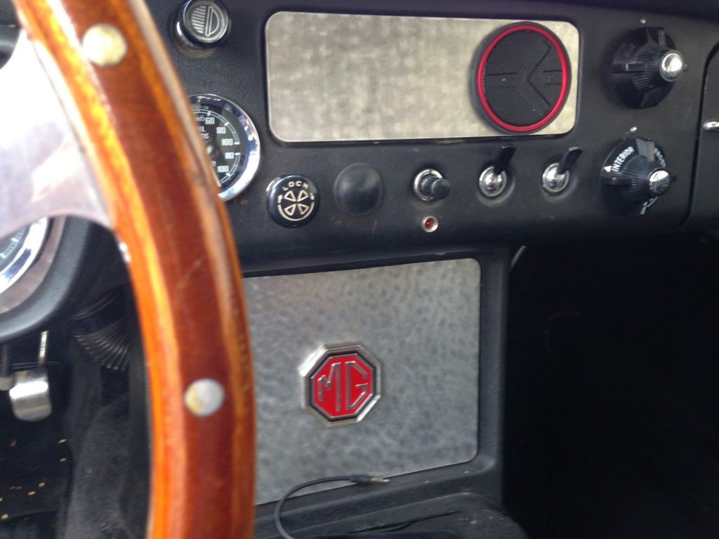 Habillages compteurs aluminium MG 1969